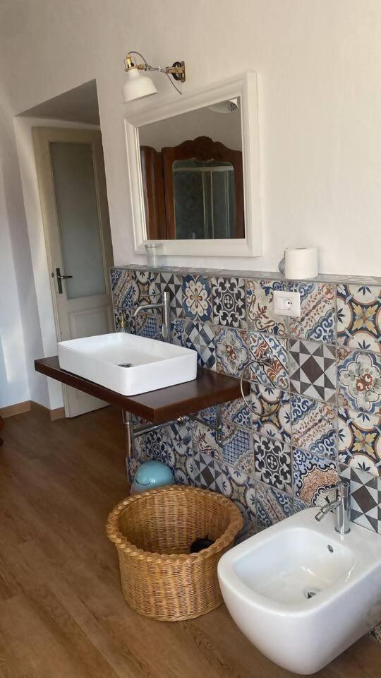 Charme Nel Borgo Appartamento Lina Corniglio Exterior photo